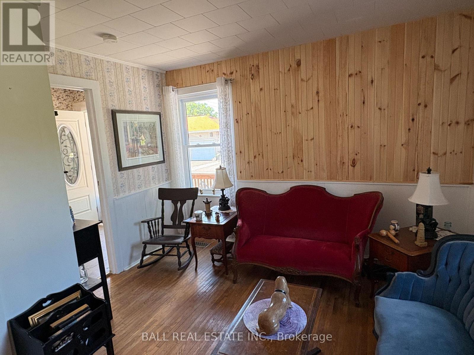 Photo 6 of 44 Pine Street, Asphodelnorwood ON
