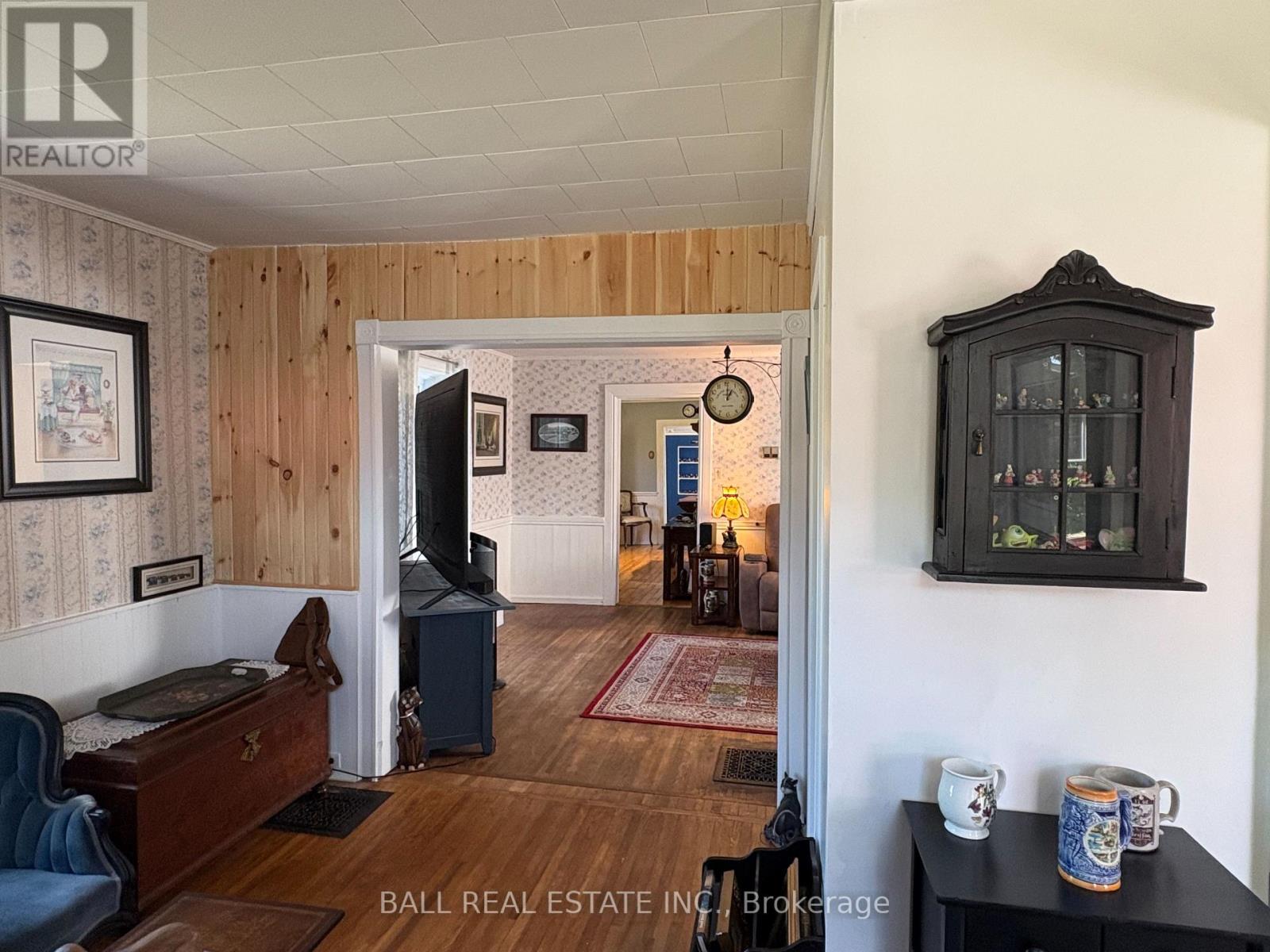 Photo 29 of 44 Pine Street, Asphodelnorwood ON