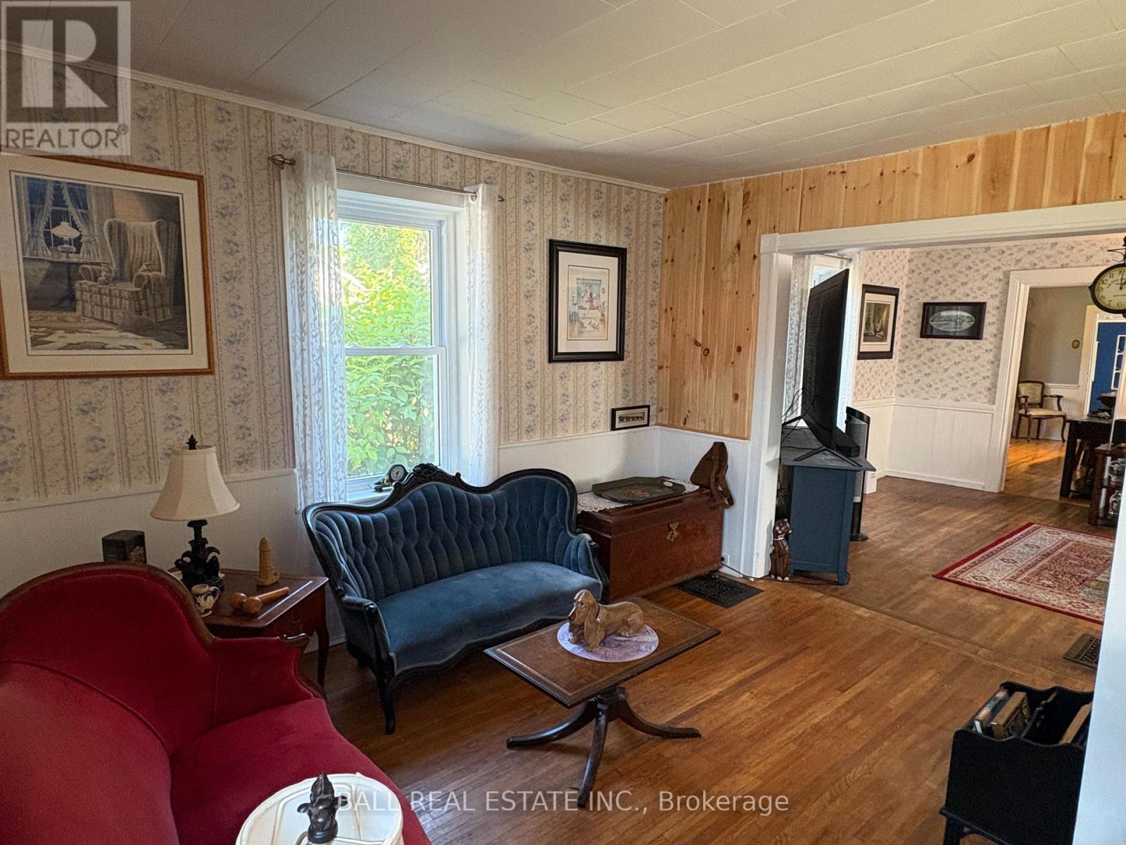 Photo 16 of 44 Pine Street, Asphodelnorwood ON