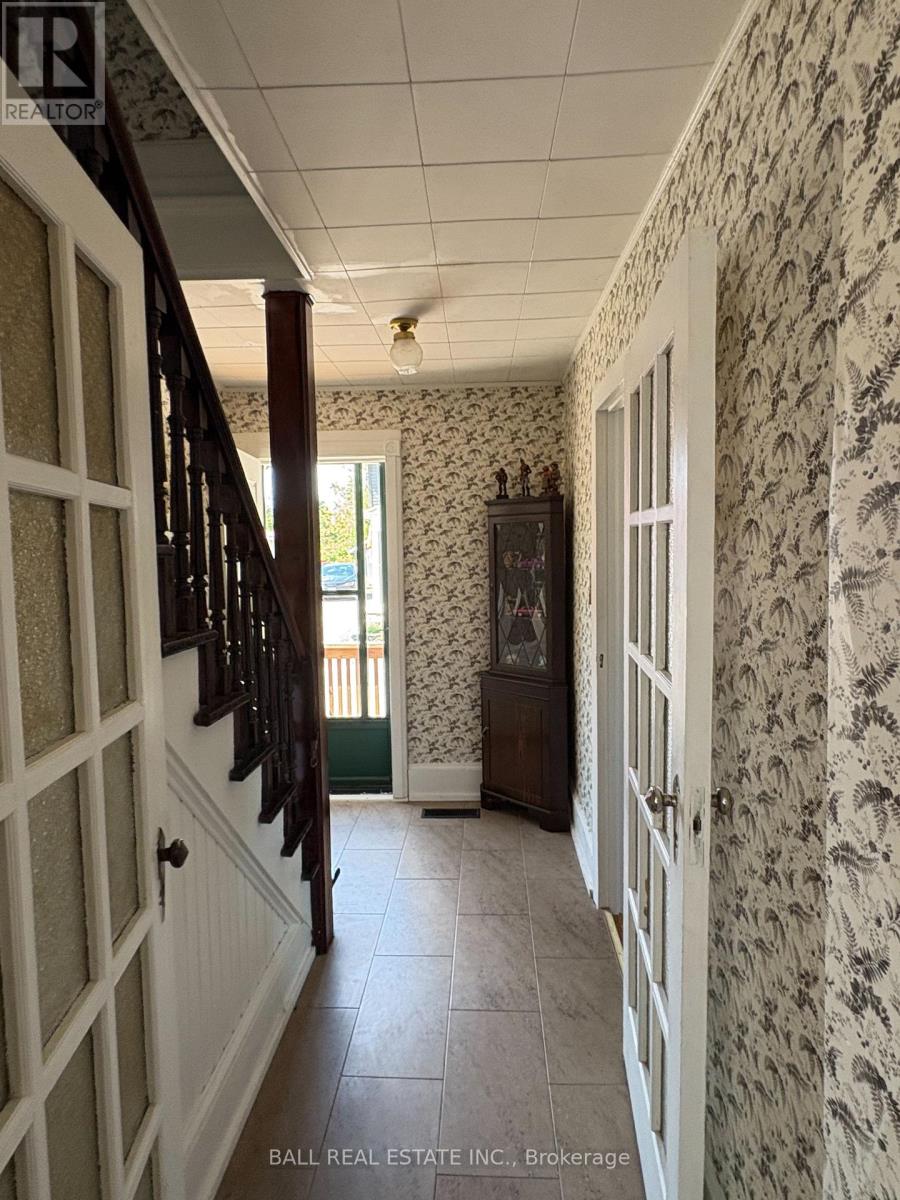 Photo 7 of 44 Pine Street, Asphodelnorwood ON