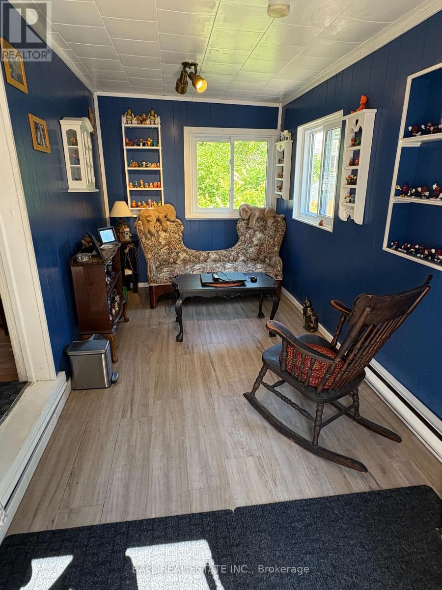Photo 17 of 44 Pine Street, Asphodelnorwood ON