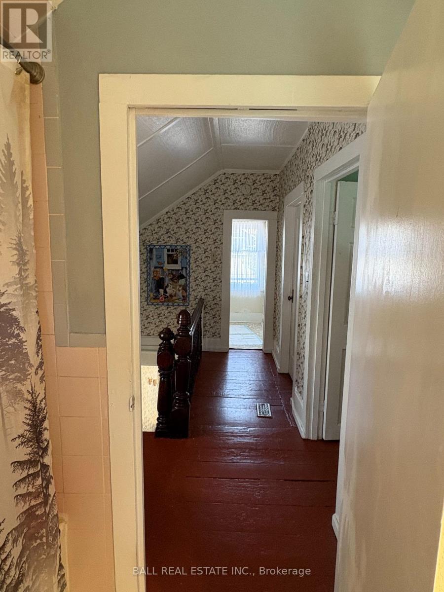 Photo 8 of 44 Pine Street, Asphodelnorwood ON