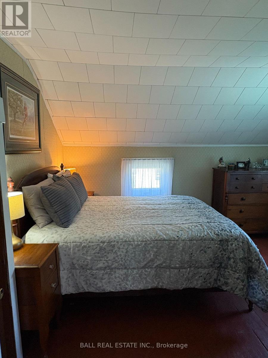 Photo 15 of 44 Pine Street, Asphodelnorwood ON