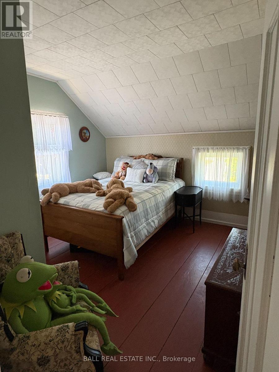 Photo 9 of 44 Pine Street, Asphodelnorwood ON