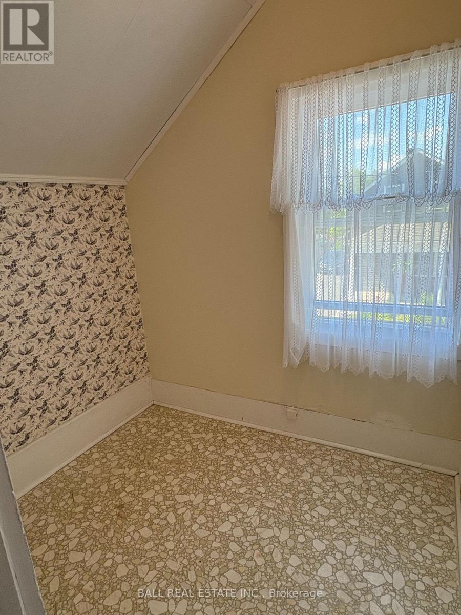 Photo 21 of 44 Pine Street, Asphodelnorwood ON