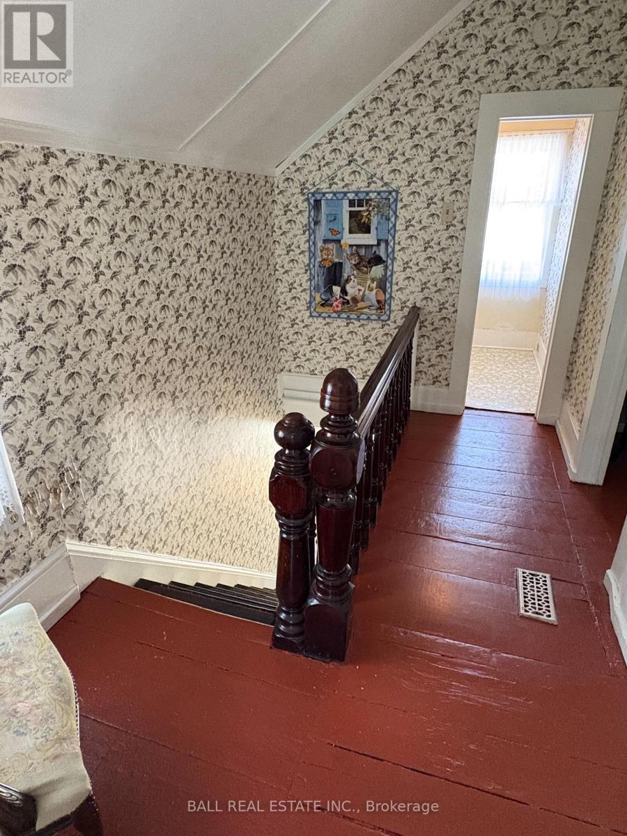 Photo 10 of 44 Pine Street, Asphodelnorwood ON