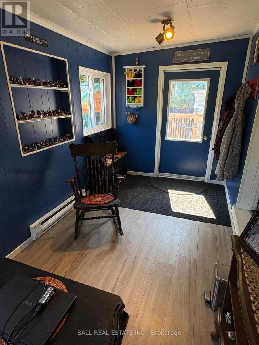Photo 11 of 44 Pine Street, Asphodelnorwood ON