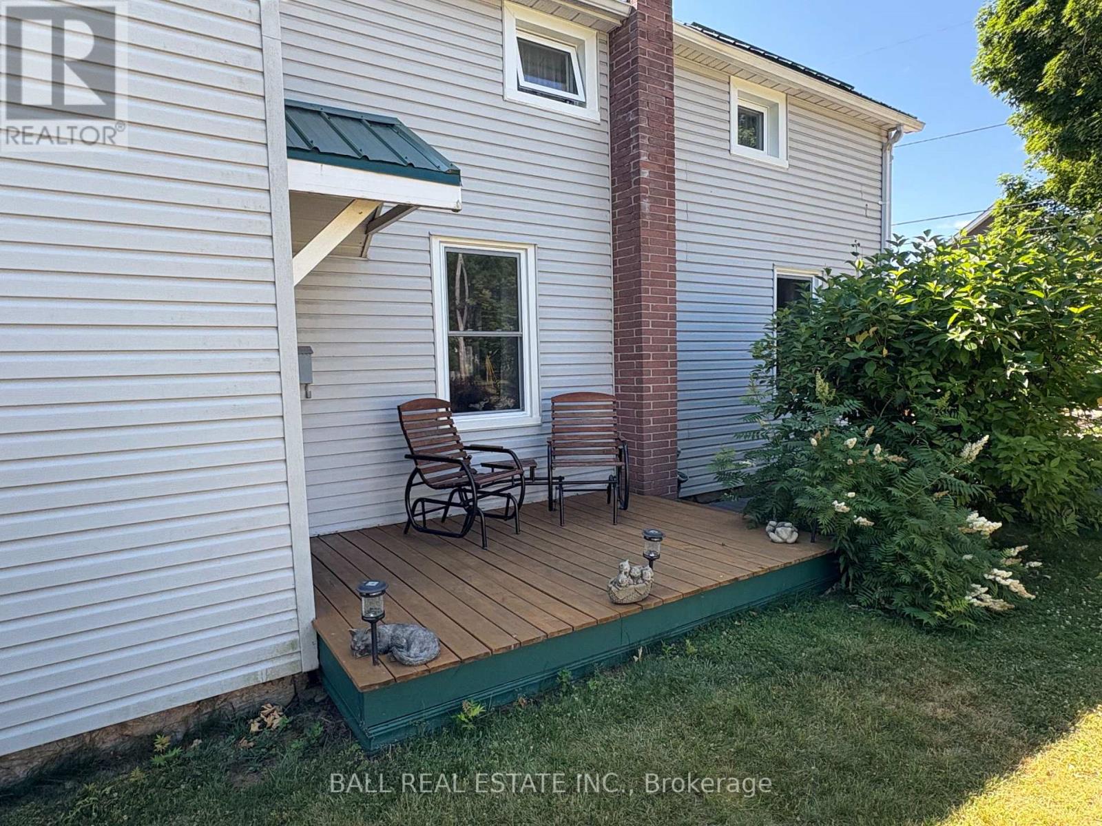Photo 36 of 44 Pine Street, Asphodelnorwood ON