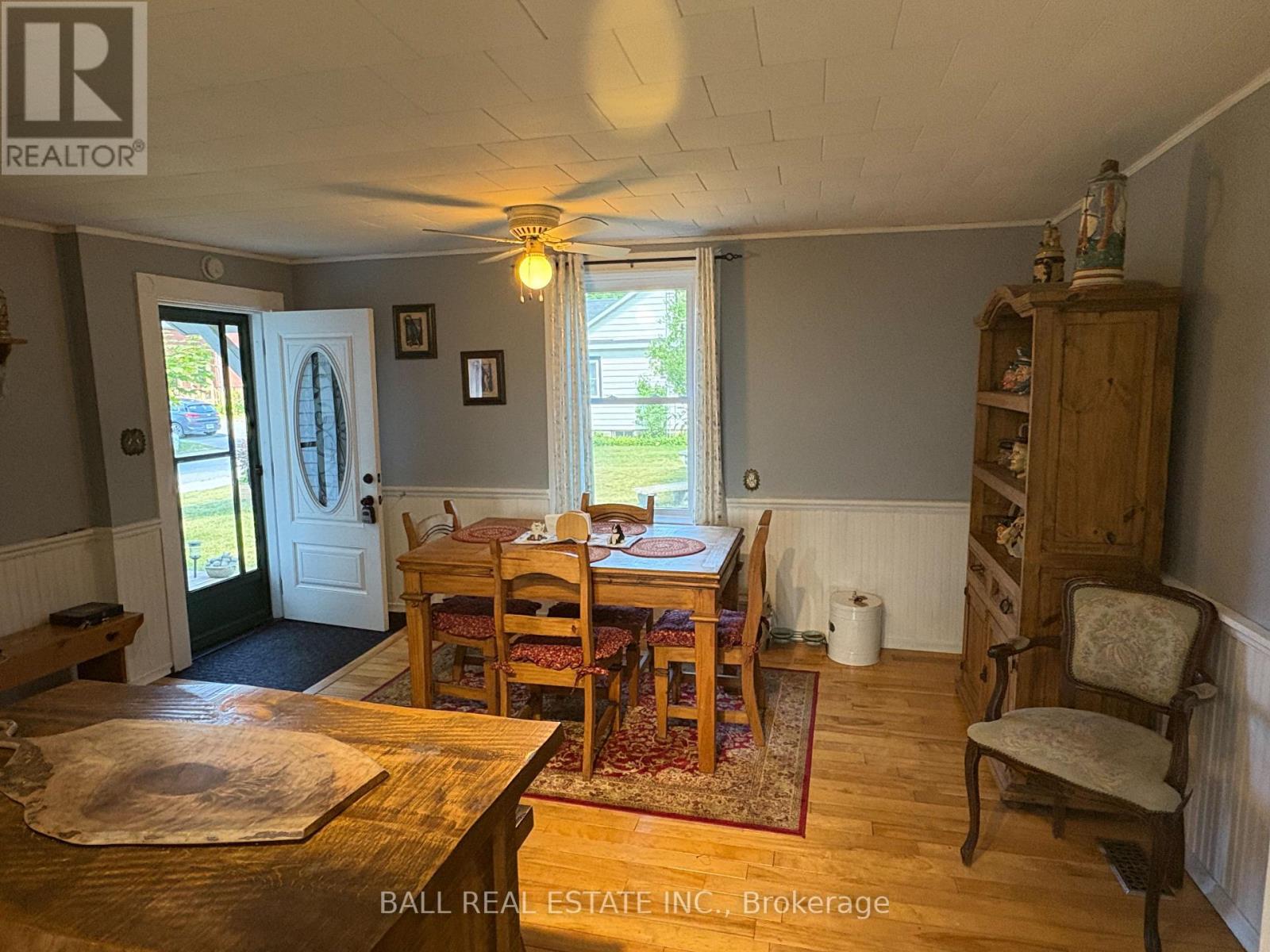 Photo 13 of 44 Pine Street, Asphodelnorwood ON