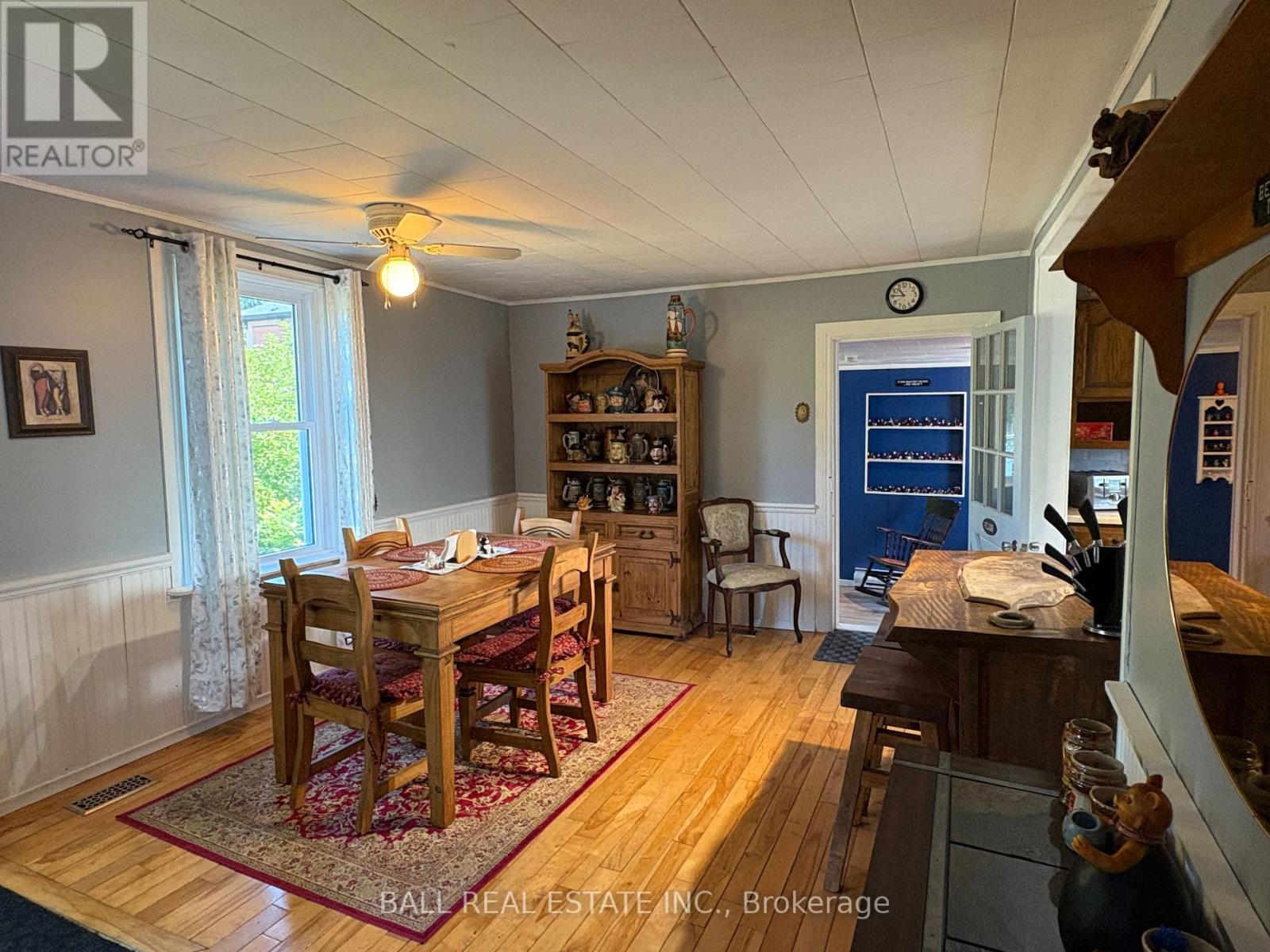 Photo 22 of 44 Pine Street, Asphodelnorwood ON