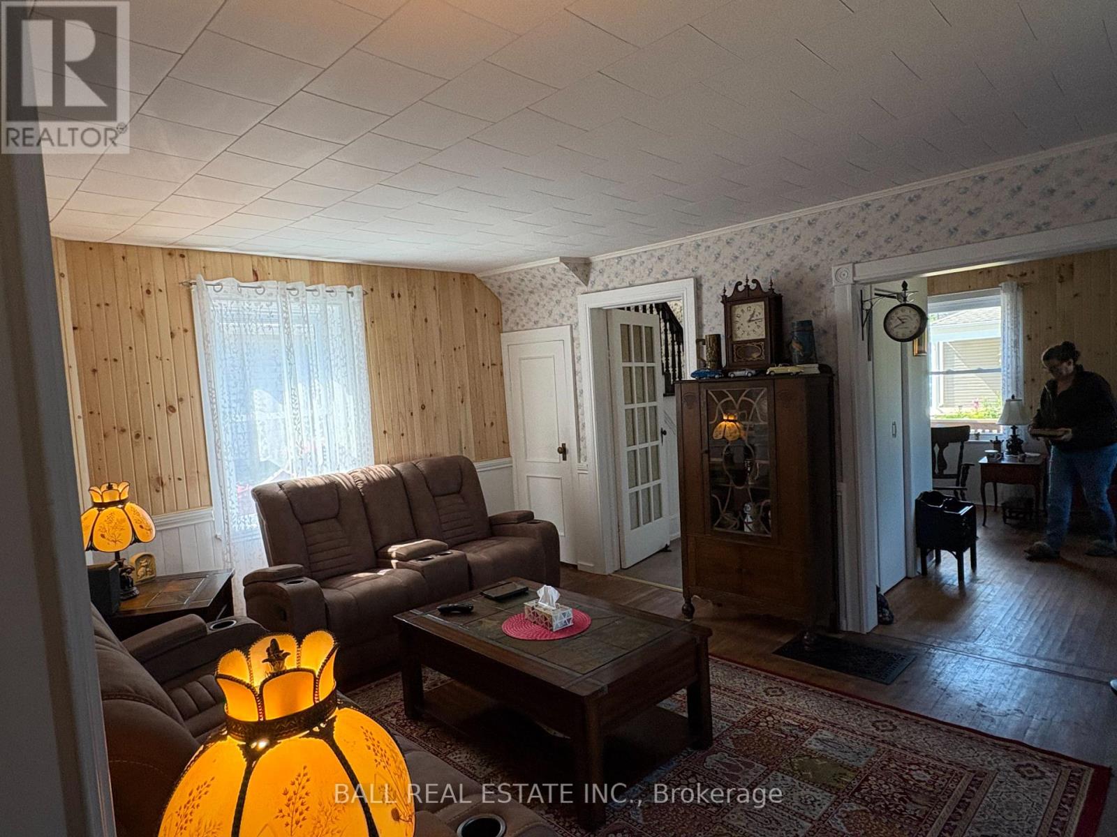 Photo 37 of 44 Pine Street, Asphodelnorwood ON