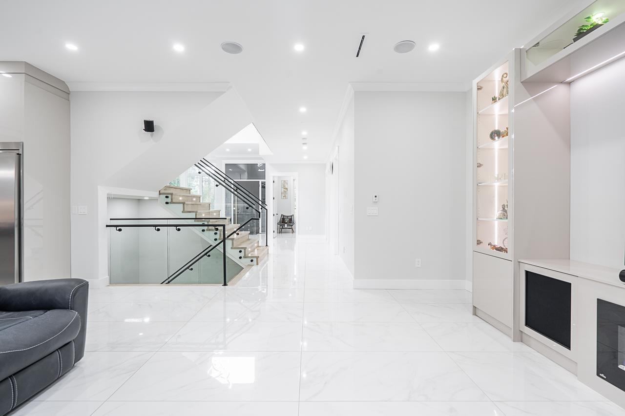 Photo 8 of 11370 Glen Avon Drive, Surrey BC