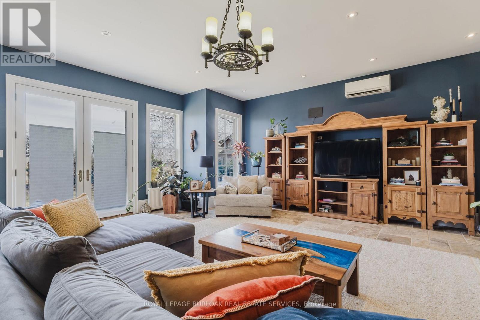 Photo 21 of 957 Beach Boulevard, Hamilton ON