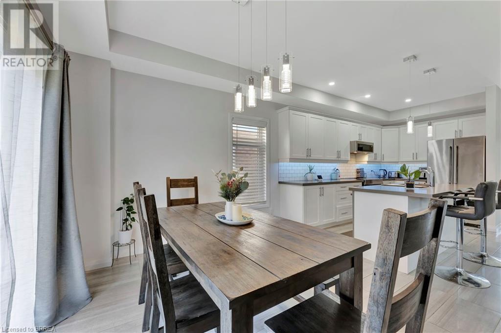 Photo 13 of 16 Cumberland Street, Brantford ON