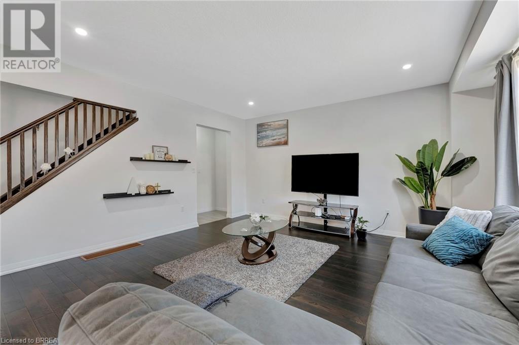 Photo 14 of 16 Cumberland Street, Brantford ON