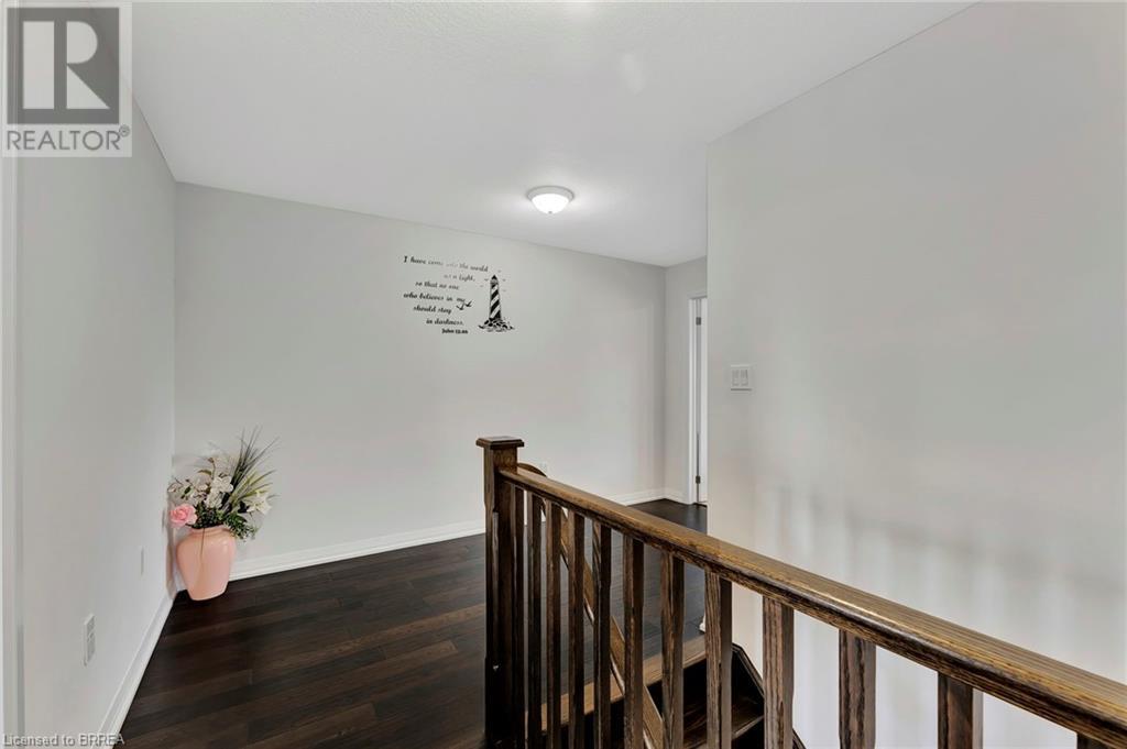 Photo 18 of 16 Cumberland Street, Brantford ON