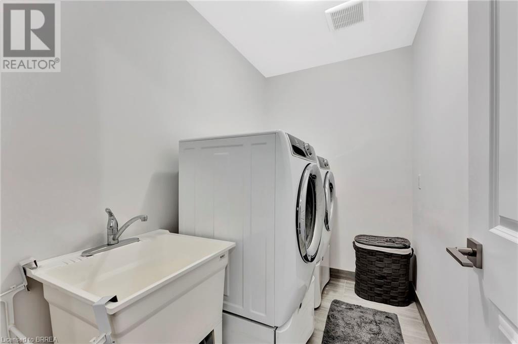 Photo 28 of 16 Cumberland Street, Brantford ON