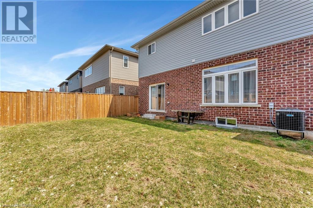 Photo 30 of 16 Cumberland Street, Brantford ON