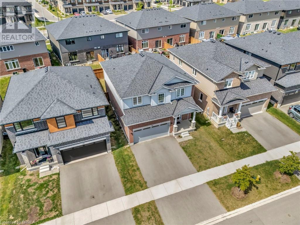 Photo 31 of 16 Cumberland Street, Brantford ON