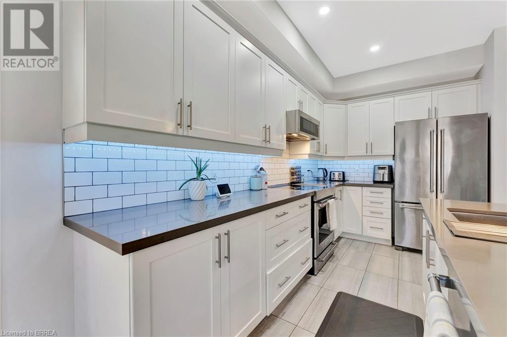 Photo 9 of 16 Cumberland Street, Brantford ON