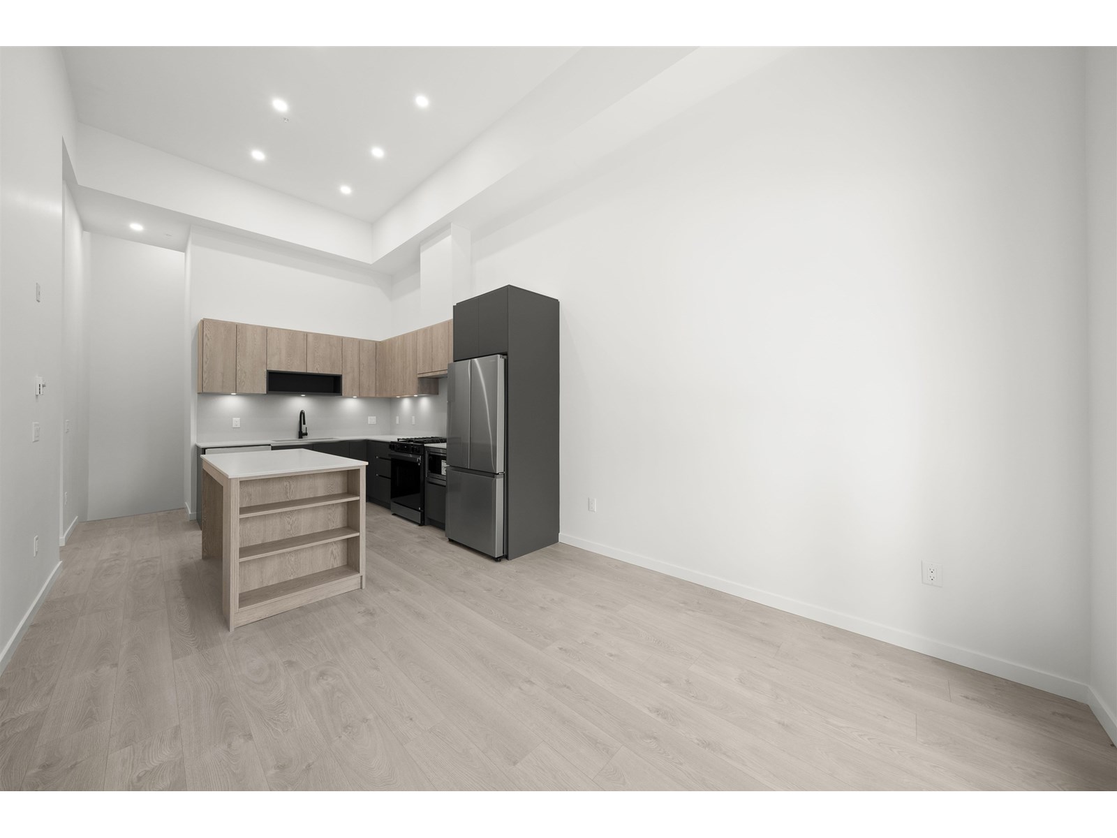 Photo 6 of 105 6585 195 A Street, Surrey BC