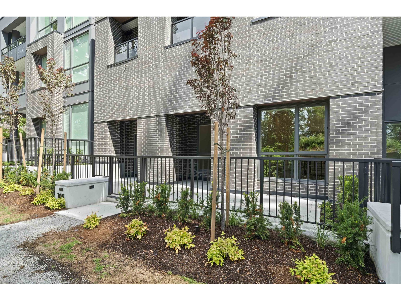Photo 8 of 105 6585 195 A Street, Surrey BC