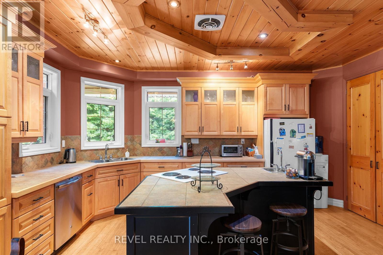 Photo 16 of 1385 Baseline Road, Springwater ON