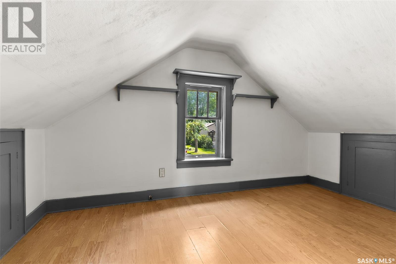 Single Family House for Sale in  Royal STREET Regina 