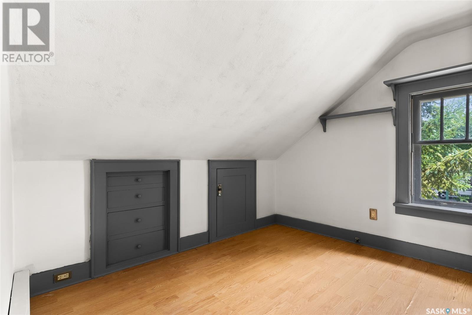 Single Family House for Sale in  Royal STREET Regina 