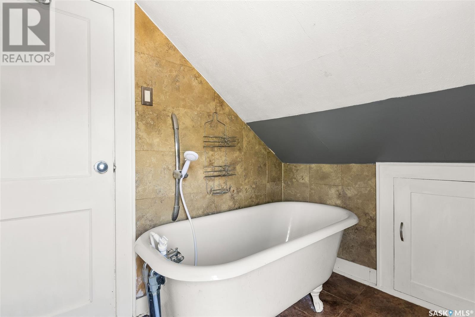 Single Family House for Sale in  Royal STREET Regina 