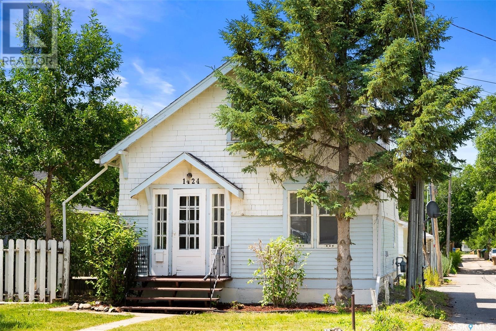 Single Family House for Sale in  Royal STREET Regina 