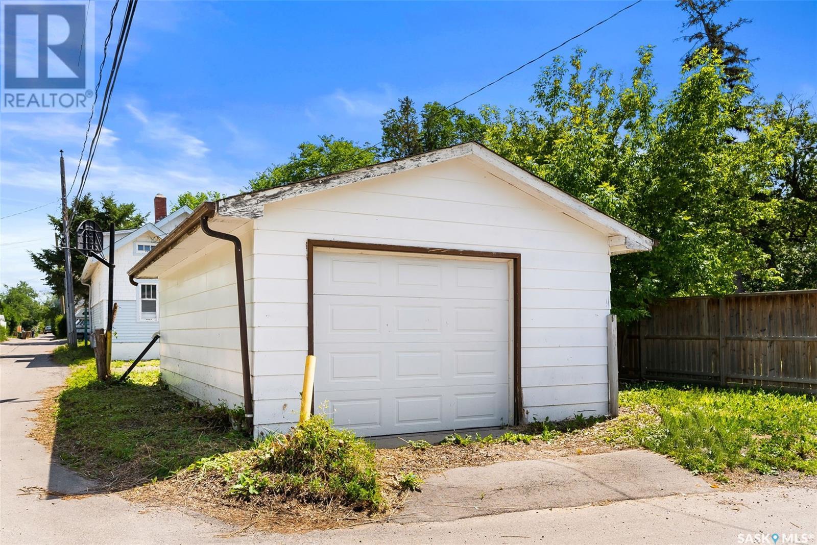 Single Family House for Sale in  Royal STREET Regina 