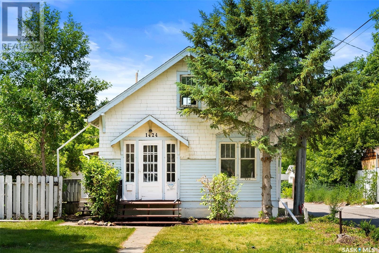Single Family House for Sale in  Royal STREET Regina 