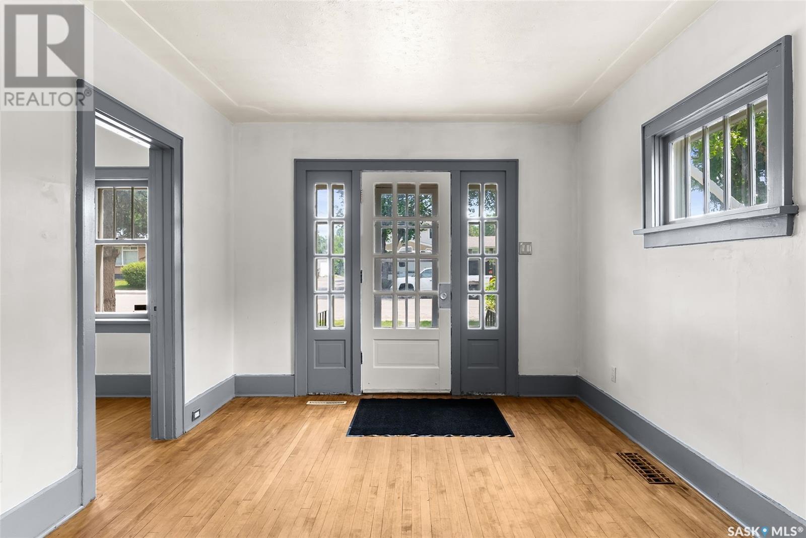 Single Family House for Sale in  Royal STREET Regina 