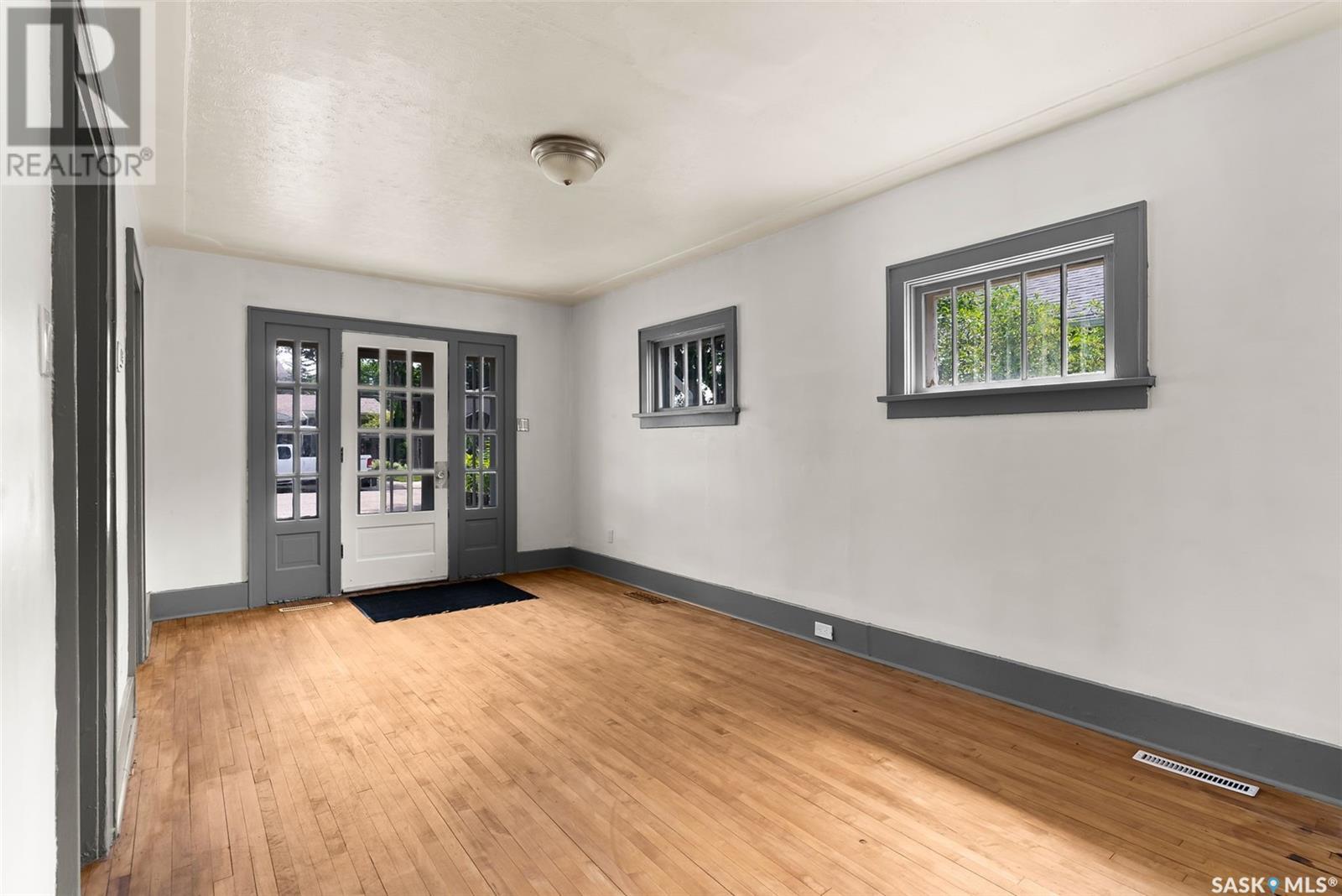 Single Family House for Sale in  Royal STREET Regina 