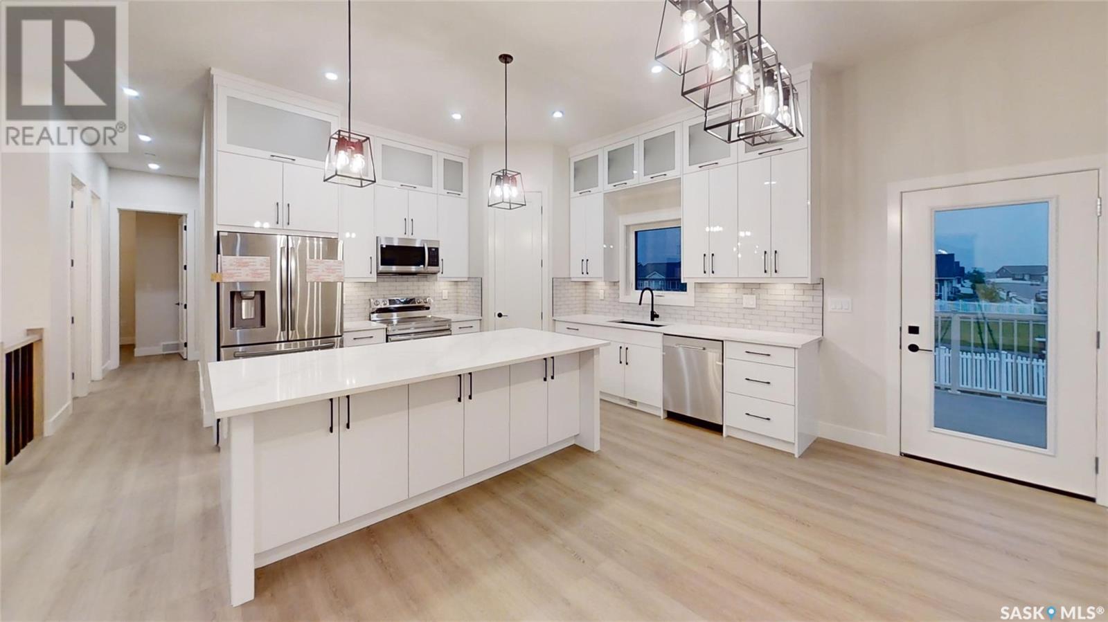 Photo 4 of 824 Ballesteros Crescent, Warman SK