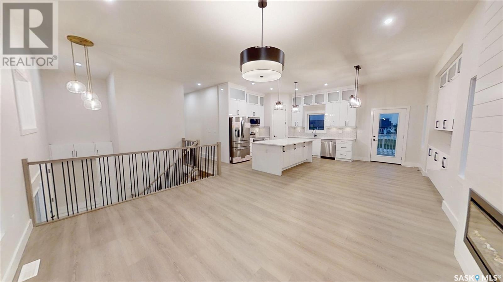 Photo 7 of 824 Ballesteros Crescent, Warman SK