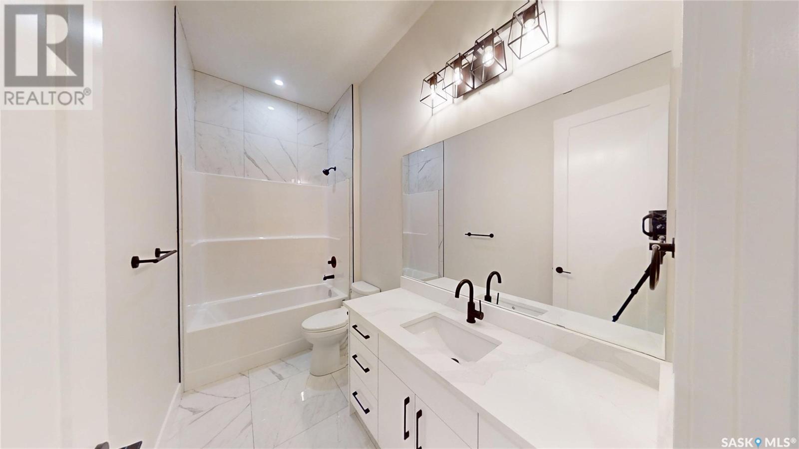 Photo 9 of 824 Ballesteros Crescent, Warman SK