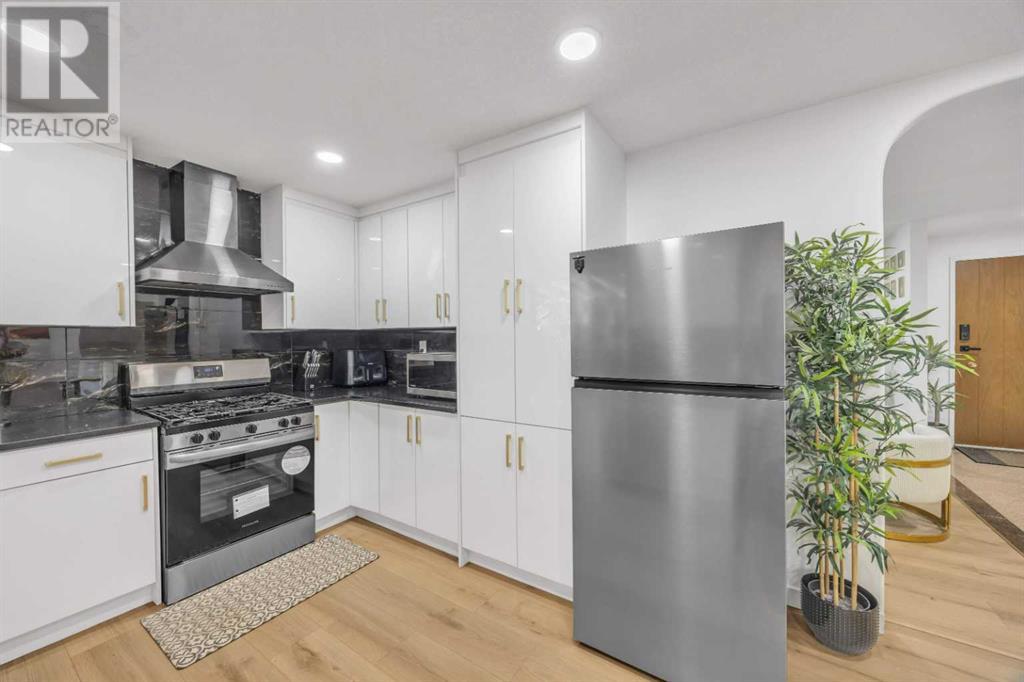 Single Family House 4 Level for Sale in  Brockington Road NW Brentwood Calgary 