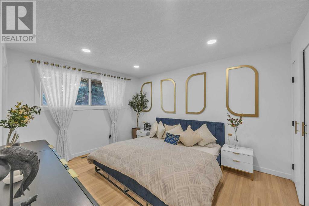 Single Family House 4 Level for Sale in  Brockington Road NW Brentwood Calgary 