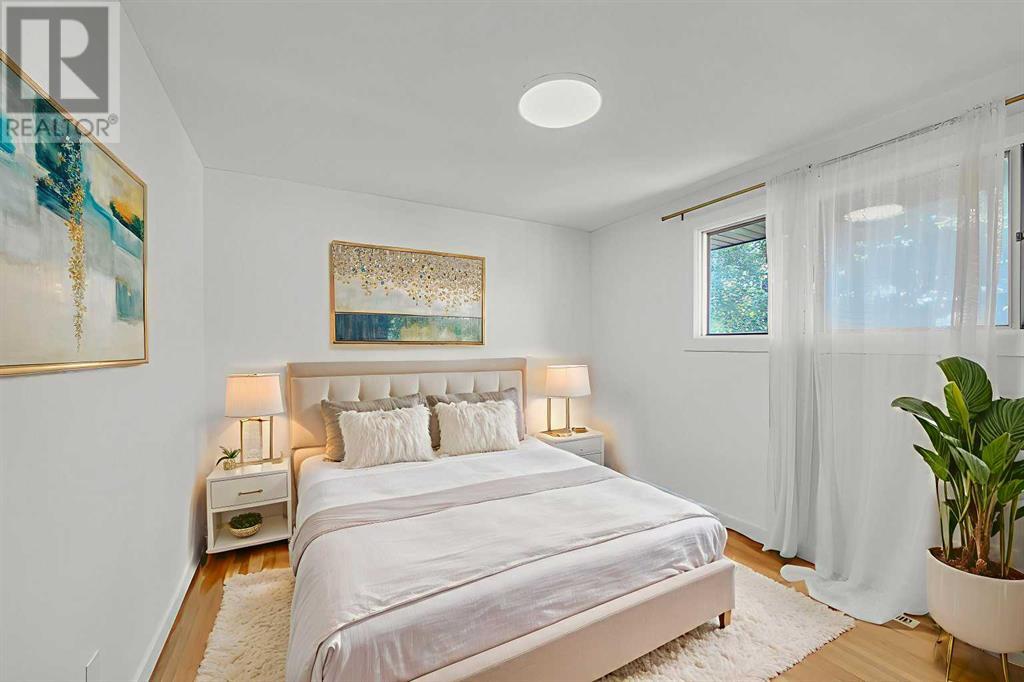 Single Family House 4 Level for Sale in  Brockington Road NW Brentwood Calgary 