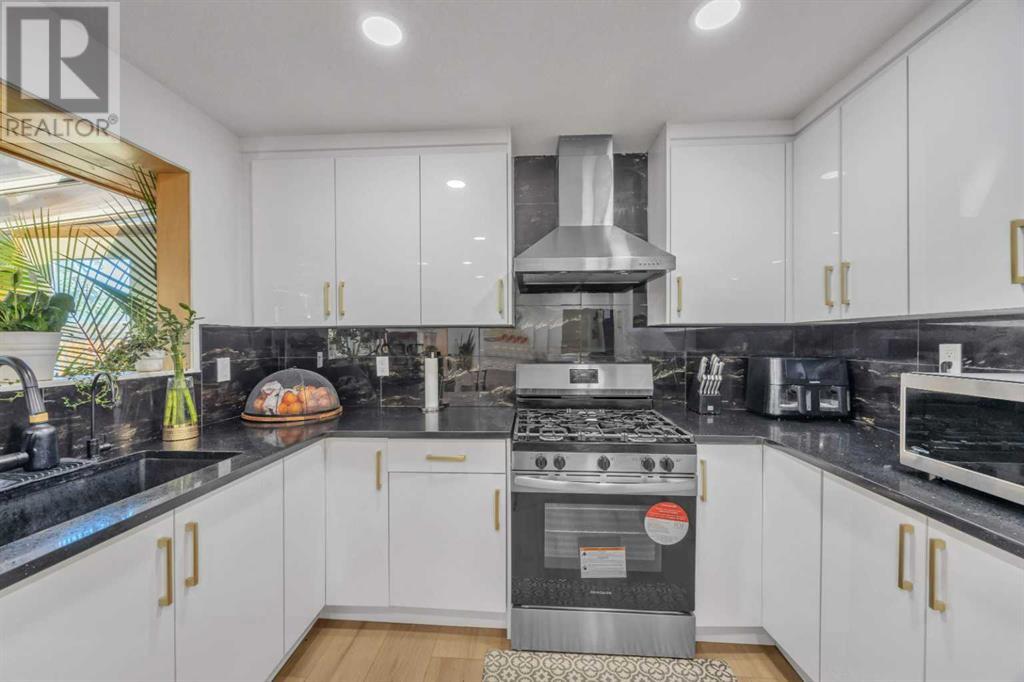 Single Family House 4 Level for Sale in  Brockington Road NW Brentwood Calgary 