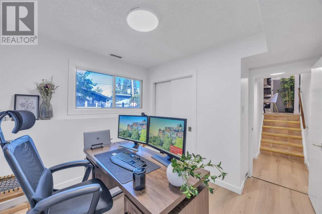 Single Family House 4 Level for Sale in  Brockington Road NW Brentwood Calgary 