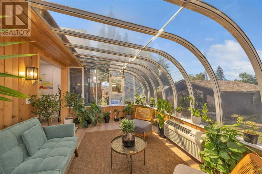 Single Family House 4 Level for Sale in  Brockington Road NW Brentwood Calgary 