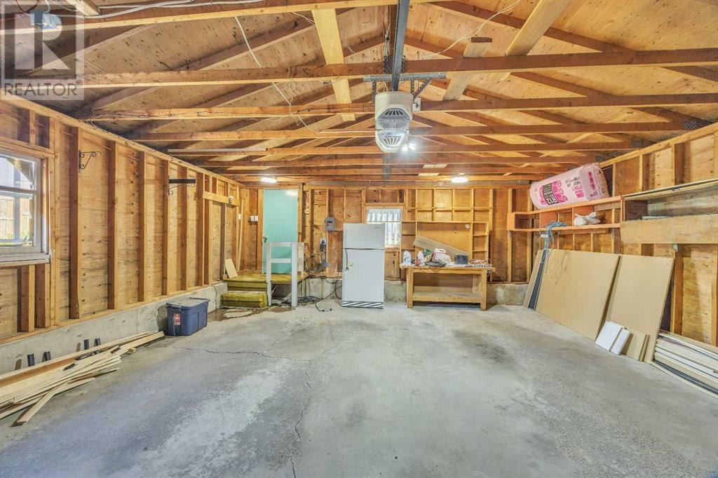 Single Family House 4 Level for Sale in  Brockington Road NW Brentwood Calgary 