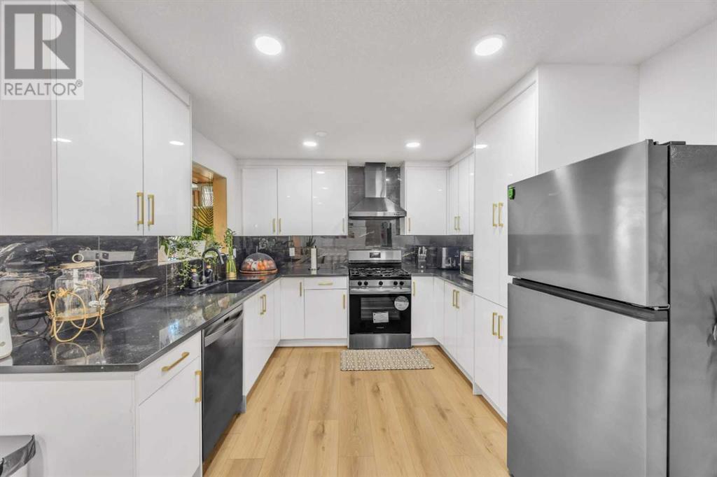 Single Family House 4 Level for Sale in  Brockington Road NW Brentwood Calgary 