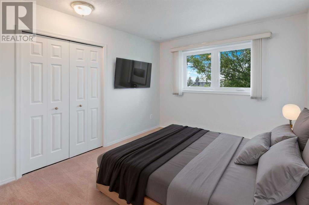 Single Family House for Sale in  Macewan Ridge Villas NW MacEwan Glen Calgary 