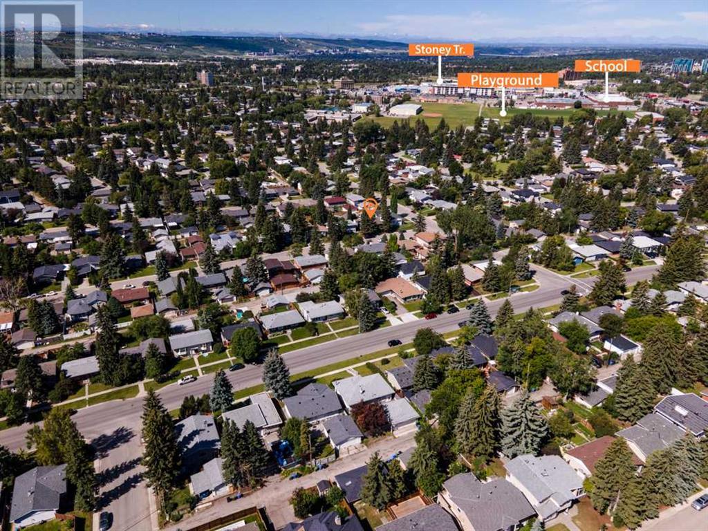 Single Family House 4 Level for Sale in  Brockington Road NW Brentwood Calgary 