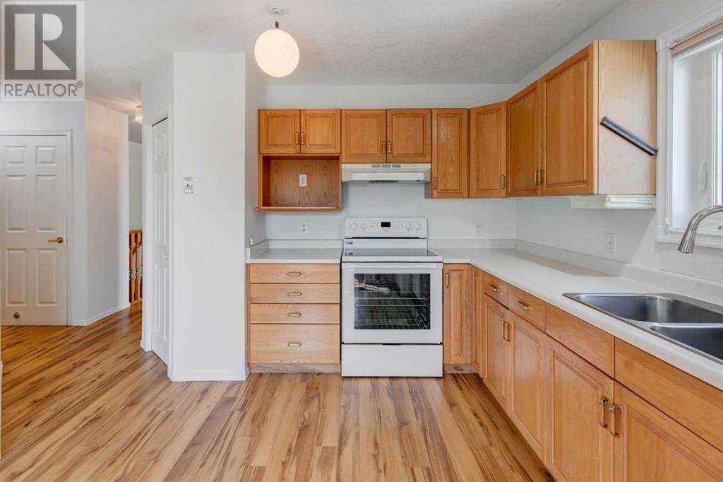 Single Family House for Sale in  Macewan Ridge Villas NW MacEwan Glen Calgary 