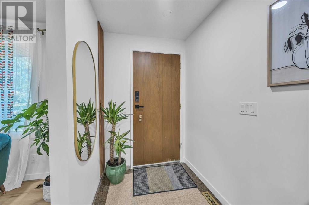 Single Family House 4 Level for Sale in  Brockington Road NW Brentwood Calgary 